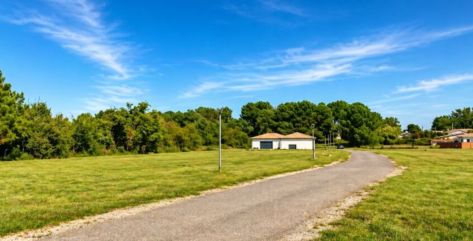 Terrain à bâtir de 524 m² à LE TAILLAN-MEDOC (33) — photo 1