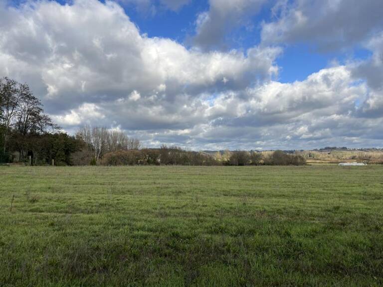 Terrain à bâtir de 1069 m² à VIRELADE (33) — photo 1