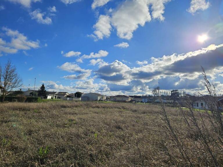 Terrain à bâtir de 863 m² à SAINT-PIERRE-DE-MONS (33) — photo 1