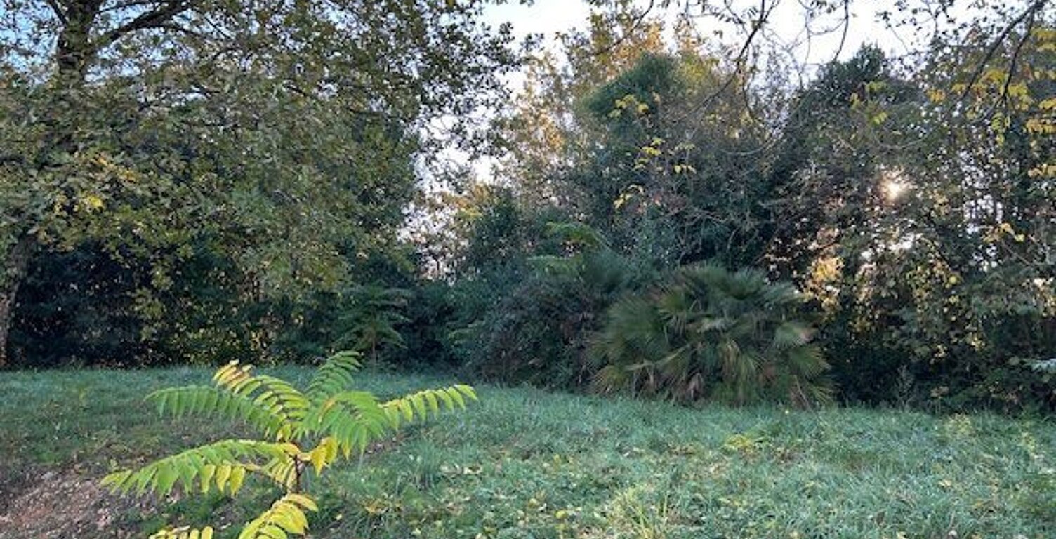 Terrain à bâtir de 899 m² à SAINT-SULPICE-ET-CAMEYRAC (33) — photo 1