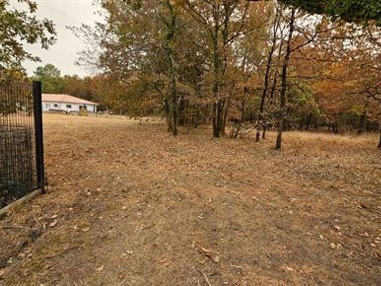Terrain à bâtir de 430 m² à LE TAILLAN-MEDOC (33) — photo 1