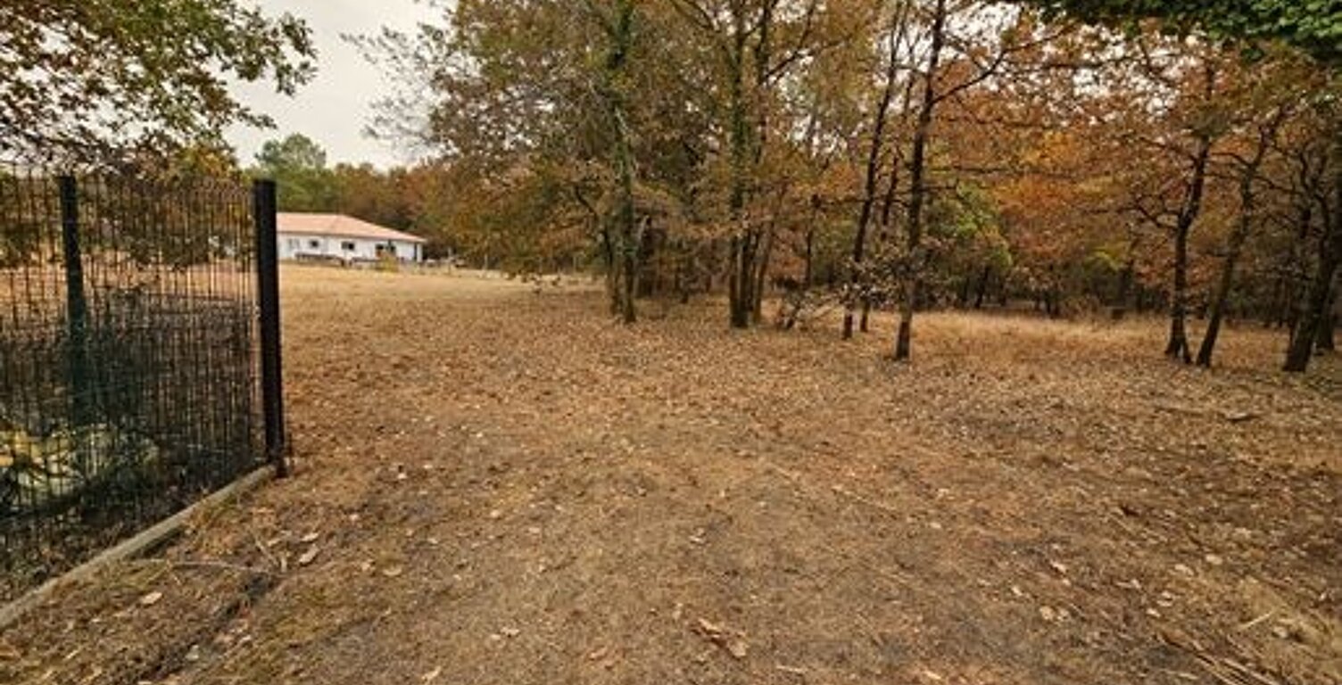Terrain à bâtir de 430 m² à LE TAILLAN-MEDOC (33) — photo 1