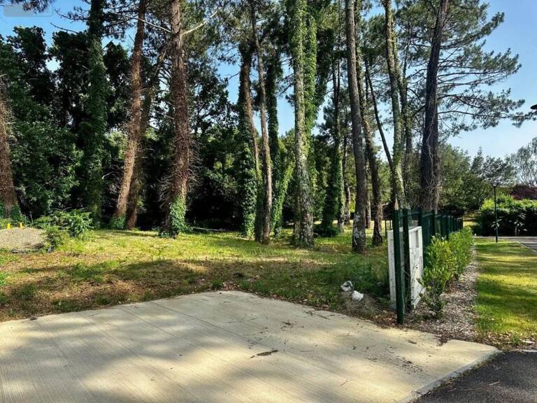 Terrain à bâtir de 547 m² à SAINT-MEDARD-EN-JALLES (33) — photo 1