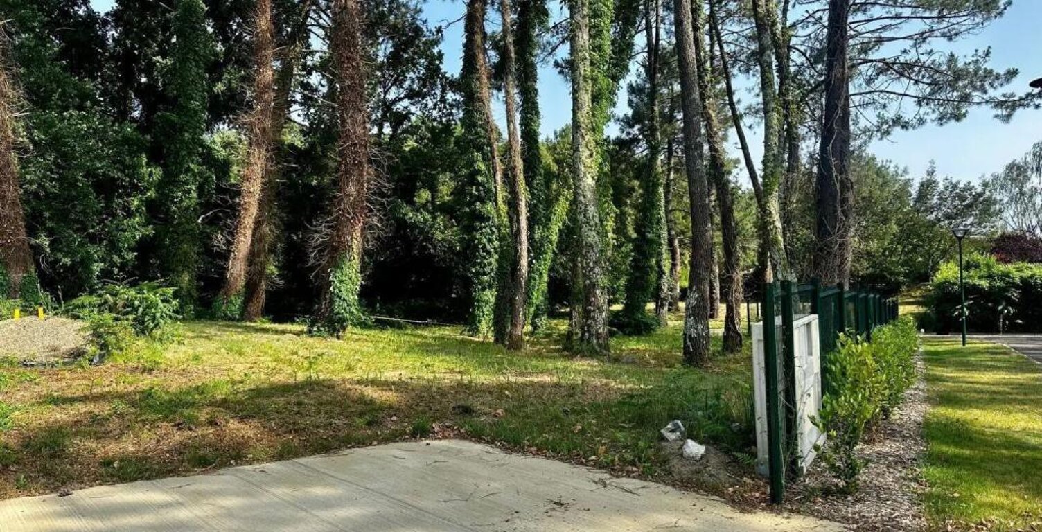 Terrain à bâtir de 547 m² à SAINT-MEDARD-EN-JALLES (33) — photo 1