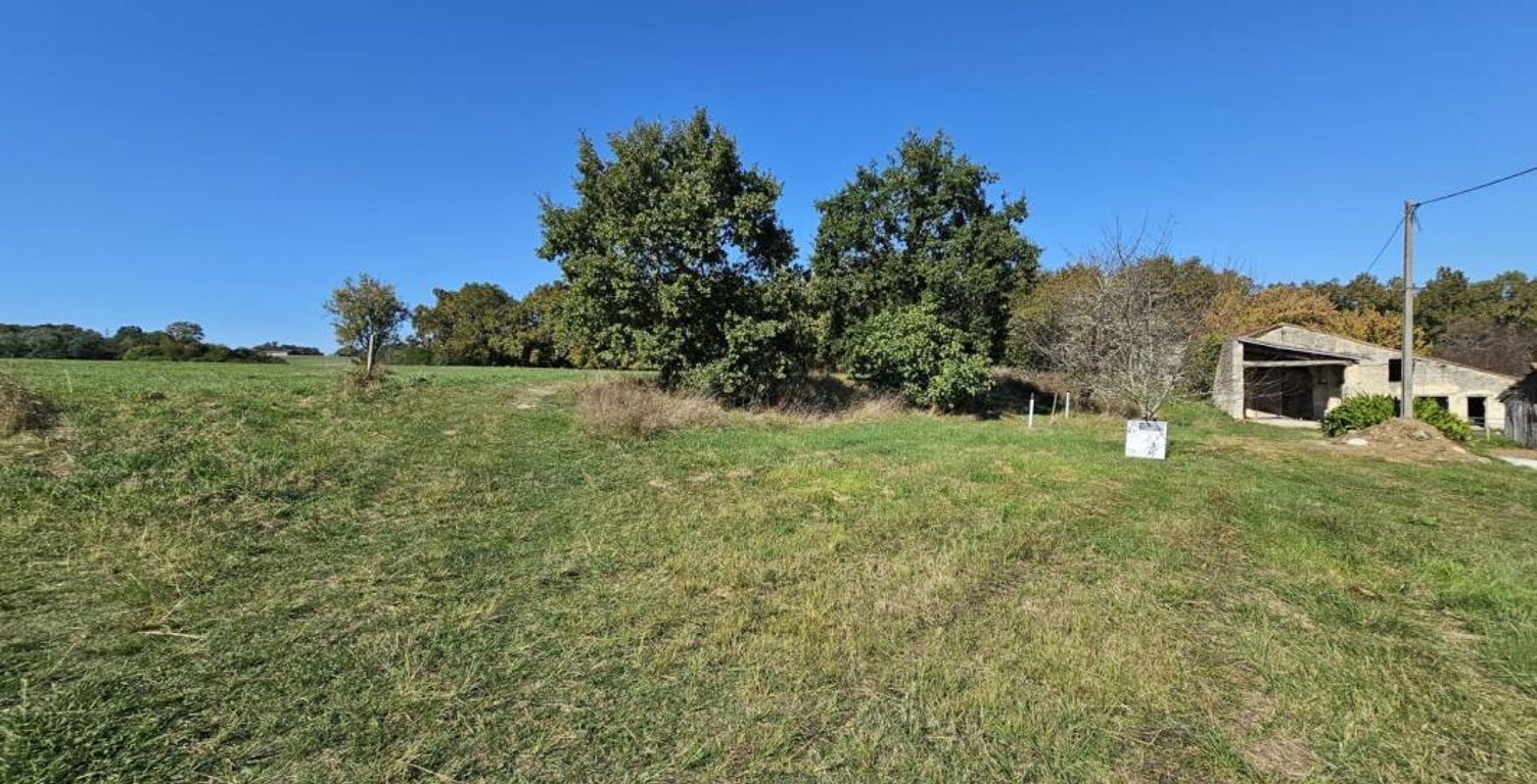 Terrain à bâtir de 890 m² à SADIRAC (33) — photo 1