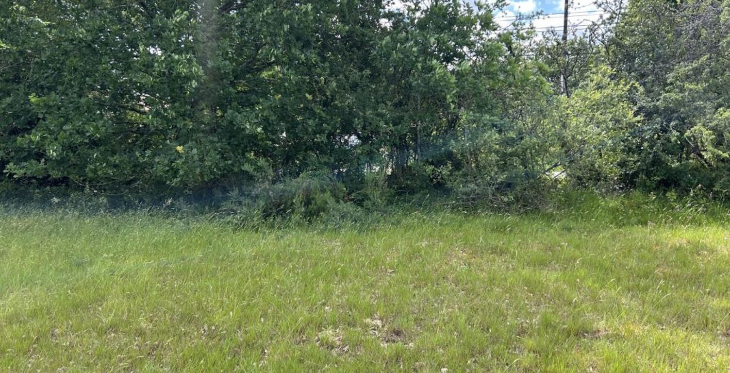 Terrain à bâtir de 587 m² à SADIRAC (33) — photo 1