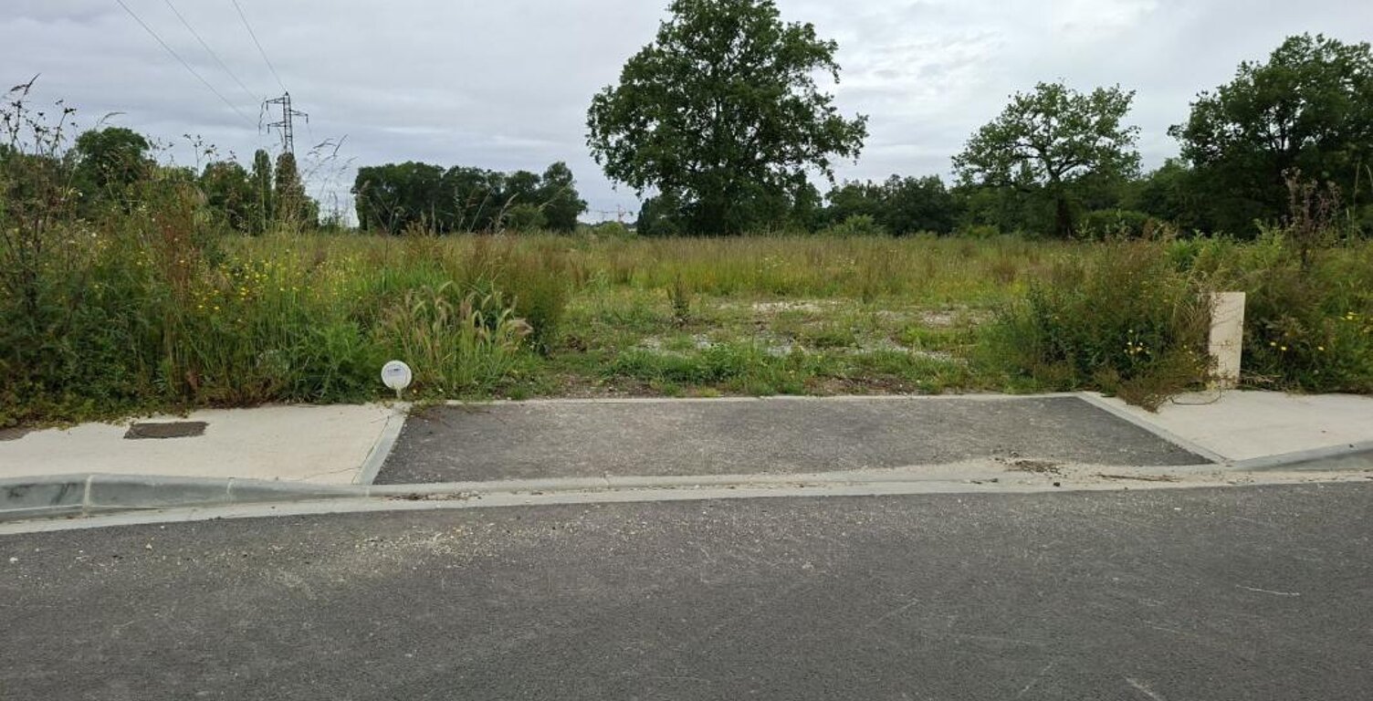 Terrain à bâtir de 400 m² à VAYRES (33) — photo 1