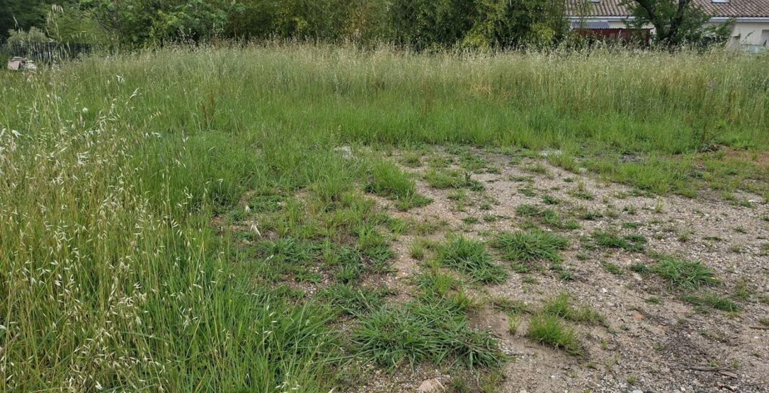 Terrain à bâtir de 700 m² à SADIRAC (33) — photo 1