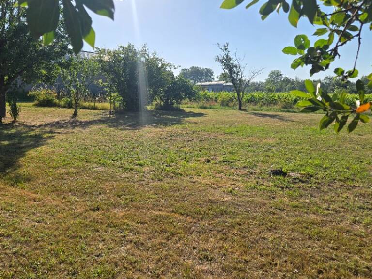 Terrain à bâtir à Saint-André-de-Cubzac (33240) — photo 1