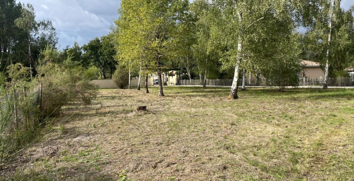 Terrain à bâtir de 1094 m² à VENSAC (33) — photo 1