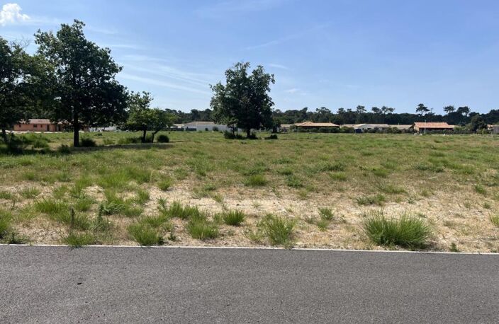 Terrain à bâtir de 1019 m² à VENDAYS-MONTALIVET (33) — photo 2