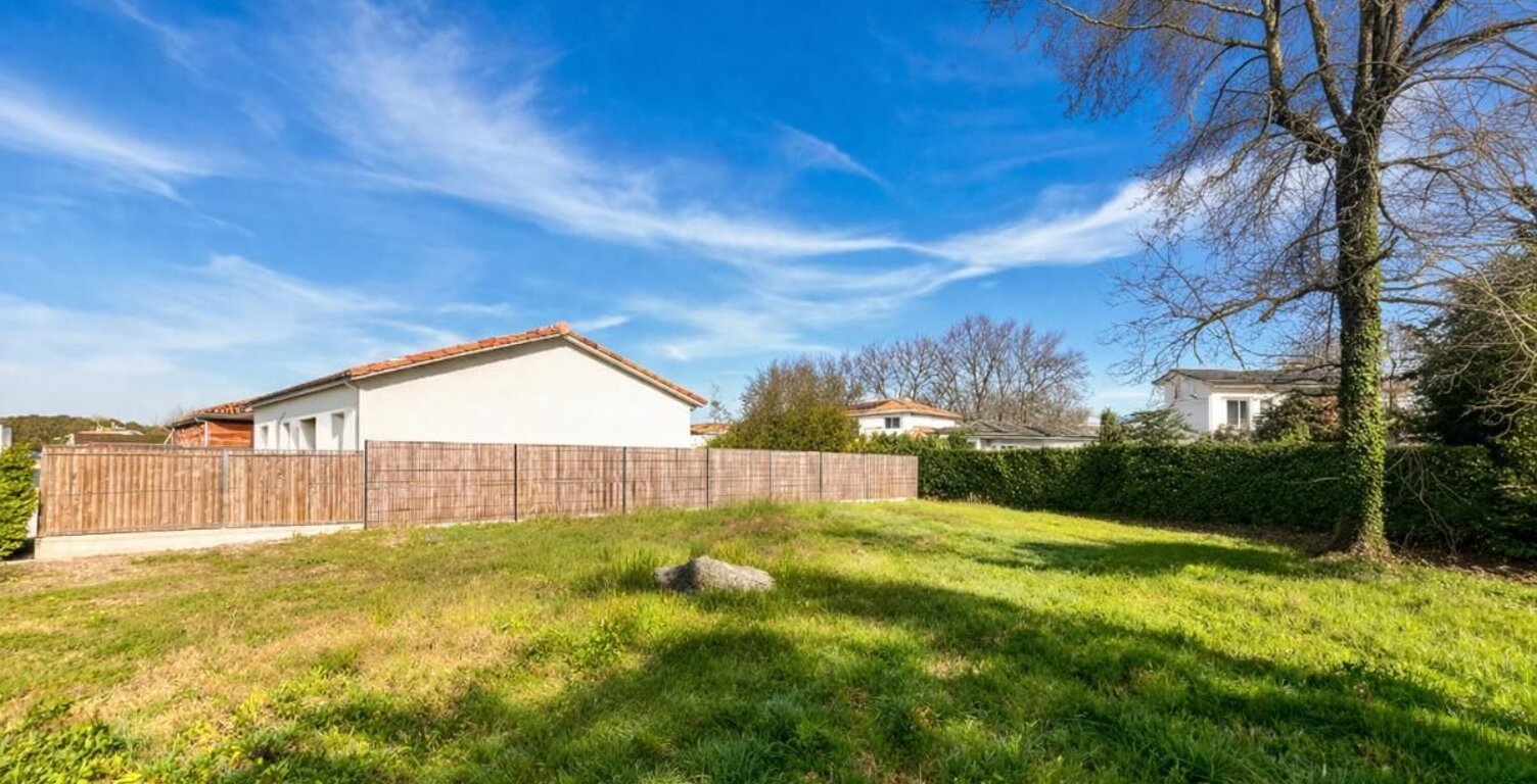 Terrain à bâtir de 494 m² à SAINT-MEDARD-EN-JALLES (33) — photo 1