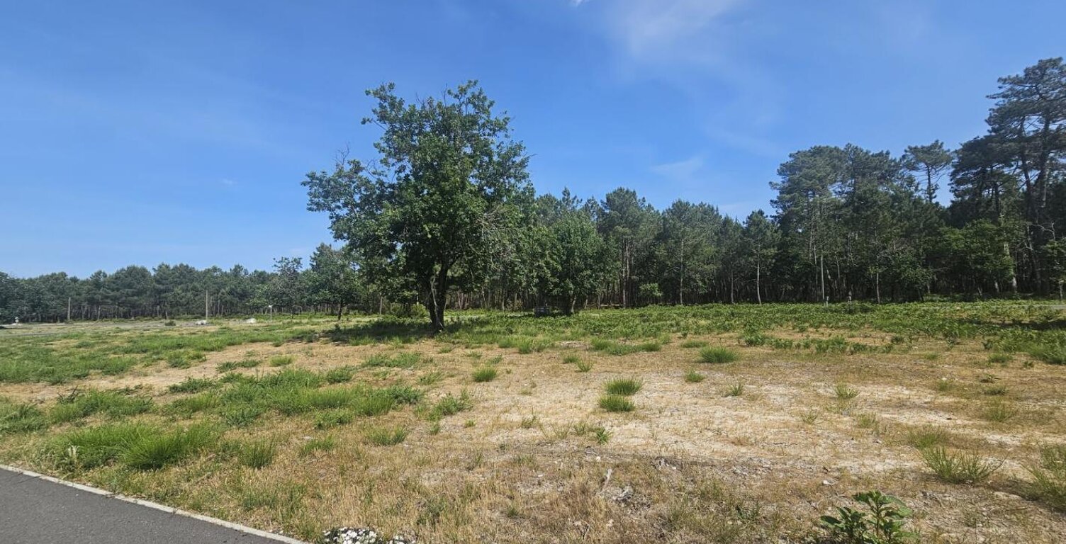 Terrain à bâtir de 1144 m² à VENDAYS-MONTALIVET (33) — photo 1