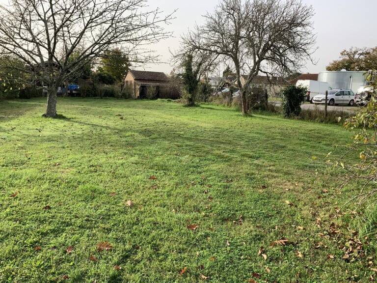 Terrain à bâtir de 351 m² à SAINT-MEDARD-EN-JALLES (33) — photo 1
