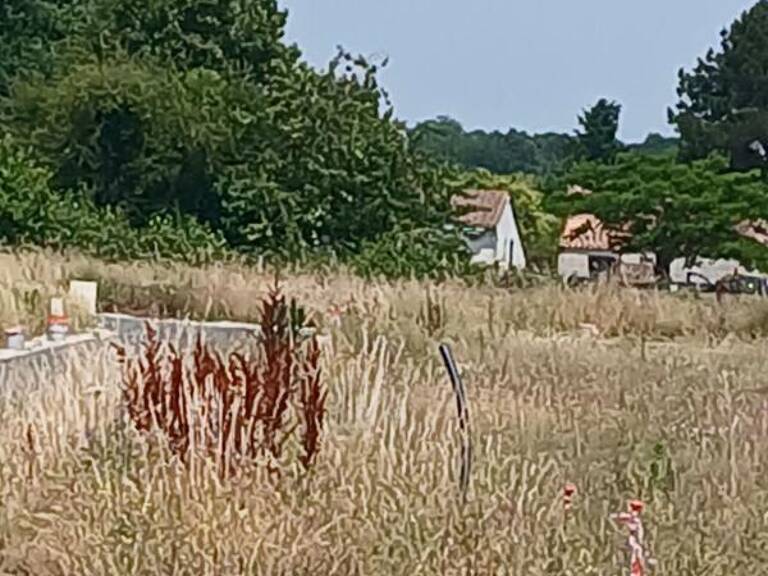 Terrain à bâtir de 441 m² à SAINTES (17) — photo 1