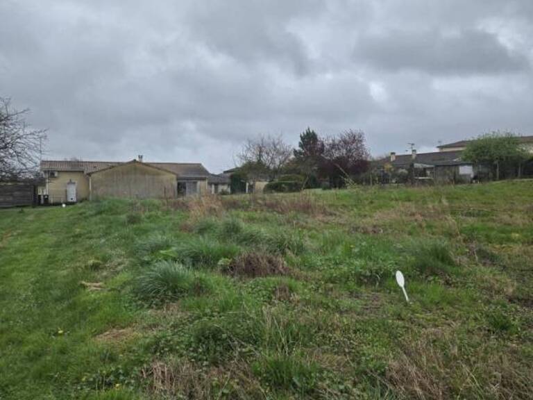 Terrain à bâtir de 863 m² à SAINT-PIERRE-DE-MONS (33) — photo 1