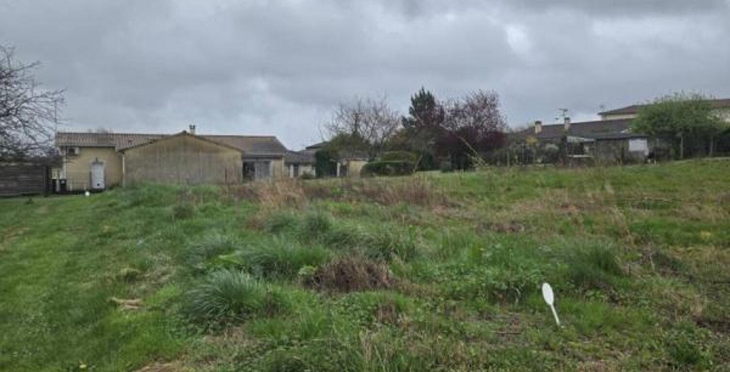 Terrain à bâtir de 863 m² à SAINT-PIERRE-DE-MONS (33) — photo 1
