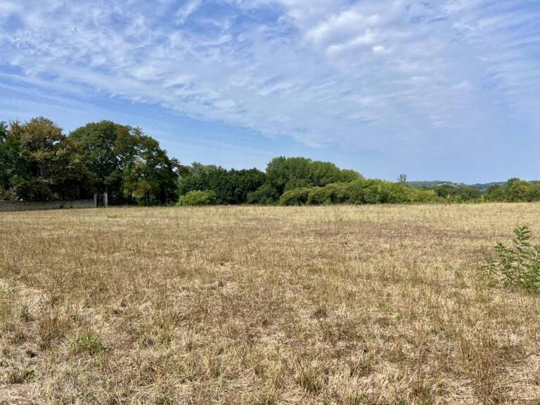 Terrain à bâtir de 446 m² à VIRELADE (33) — photo 1