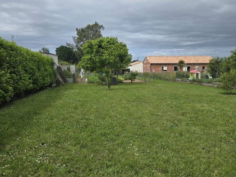 Terrain à bâtir de 600 m² à VERDELAIS (33) — photo 1