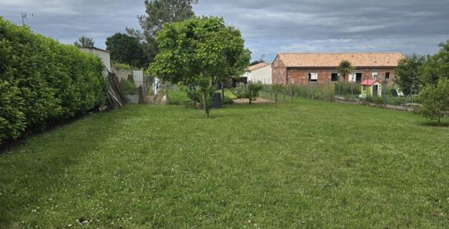 Terrain à bâtir de 600 m² à VERDELAIS (33) — photo 1