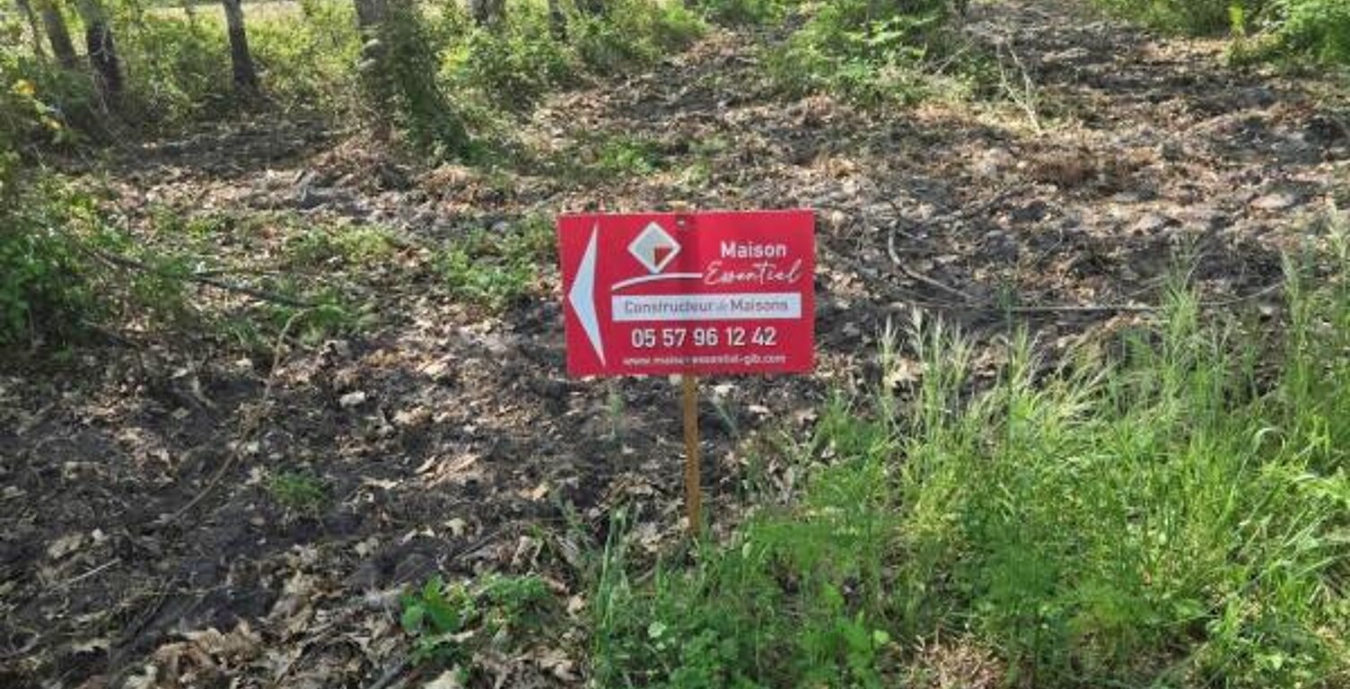 Terrain à bâtir de 800 m² à LE TUZAN (33) — photo 1
