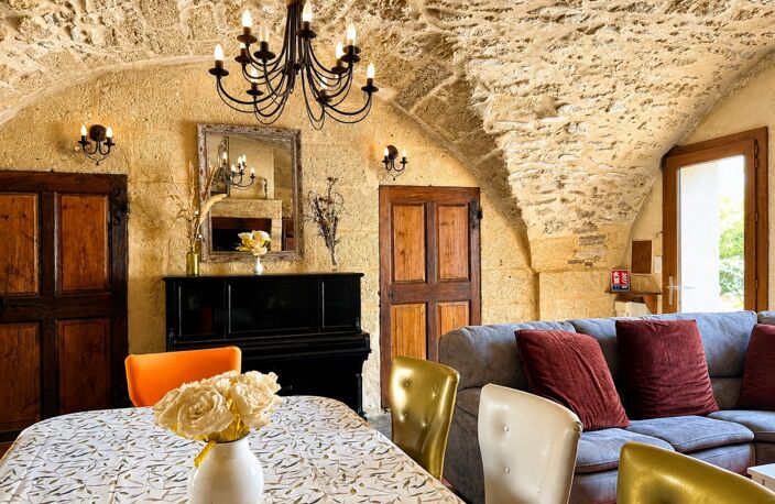 ✨Maison de caractère avec jardin clos, piscine et importantes dépendances – à 10 mn d’Uzès✨ — photo 5