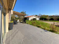 Dpt Gers (32), à vendre BARCELONNE DU GERS Maison T6 de 192 m² habitables normes PMR + 2 vérandas + grand garage sur 1670 m² de terrain, au bout d'une impasse, au calme — photo 2
