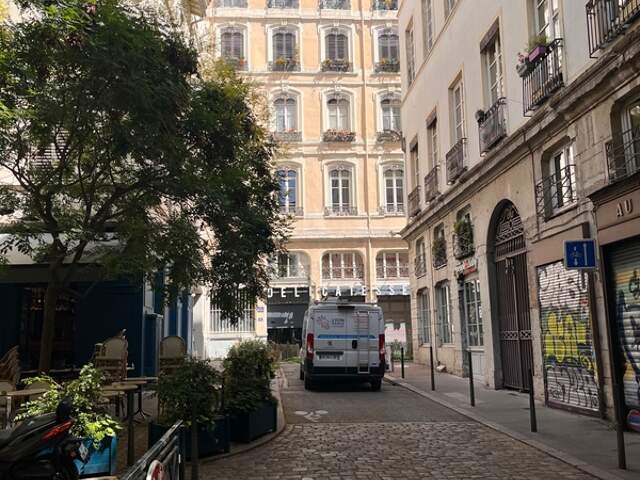 EXCLUSIVITE :Murs commerciaux en RDC de 299 m2 - LYON 1ER — photo du bien