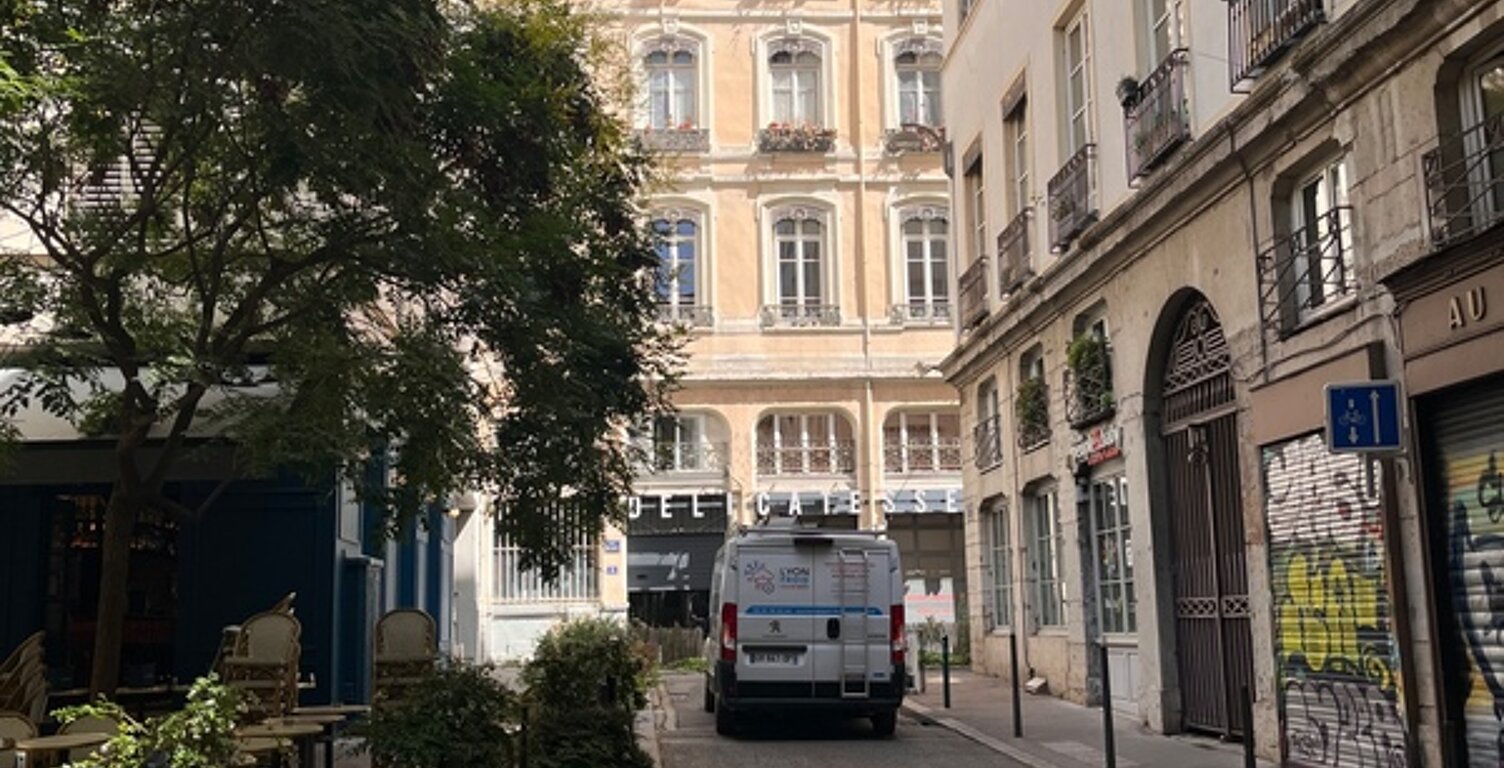 EXCLUSIVITE :Murs commerciaux en RDC de 299 m2 - LYON 1ER — photo 1