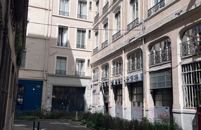 EXCLUSIVITE :Murs commerciaux en RDC de 299 m2 - LYON 1ER — photo 2