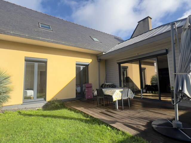 Département du Finistère (29) - Quimper - Quartier du Braden – Maison de type 7 de 164 m² habitable - Double garage - Terrain de 260 m² — photo du bien