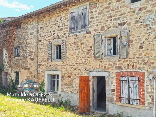 Maison à rénover avec grange en pierre, source et 7 000 m² de terrain - Saint Gervais Sous Meymont (63) — photo du bien