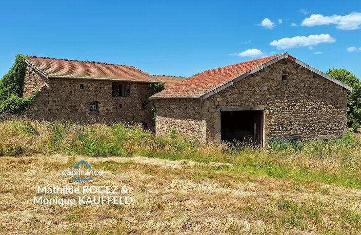 Maison à rénover avec grange en pierre, source et 7 000 m² de terrain - Saint Gervais Sous Meymont (63) — photo 2
