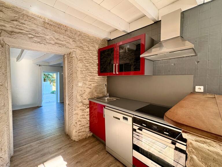 Maison à vendre T3 80m2 proche Cremieu (38) Un extérieur rare pour cette maison de village pleine de charme — photo 1