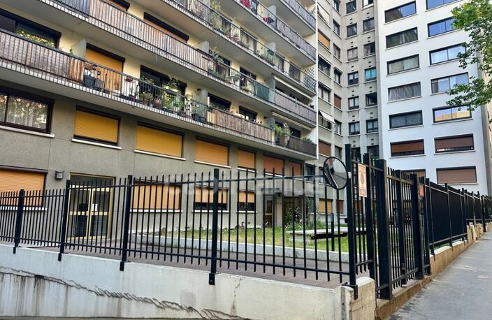 À vendre PARIS 20EME ARRONDISSEMENT (75) - grande place de parking intérieur - 67 rue St-Blaise 75020 PARIS — photo 2