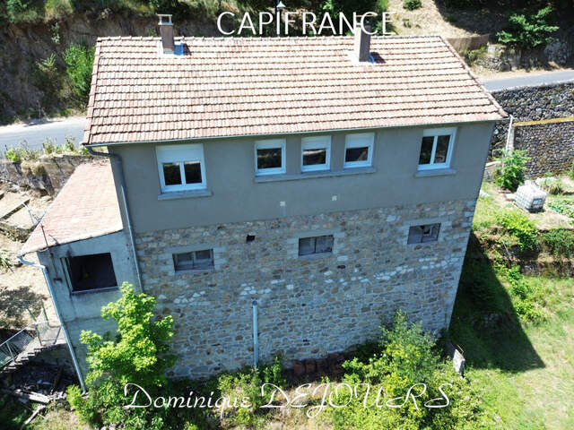 Ardèche, Vallée de l'Eyrieux à St Sauveur de Montagut, Maison de 126 m² avec deux logements et terrain de 1 300 m² - à rénover — photo du bien