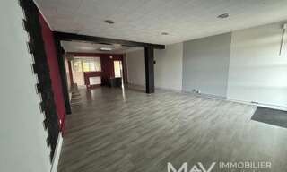 Commerce 3 Pièces 98 m² à louer à Longuenesse (62219)