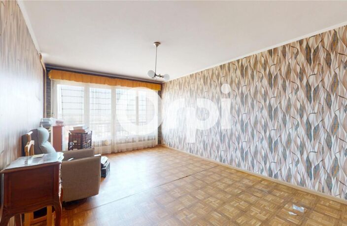 T4 lumineux avec balcon – Beau potentiel d’aménagement — photo 2