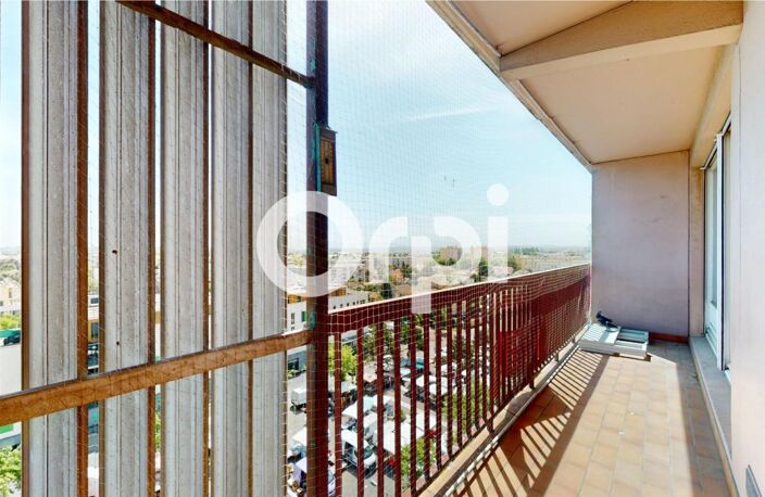 T4 lumineux avec balcon – Beau potentiel d’aménagement — photo 4