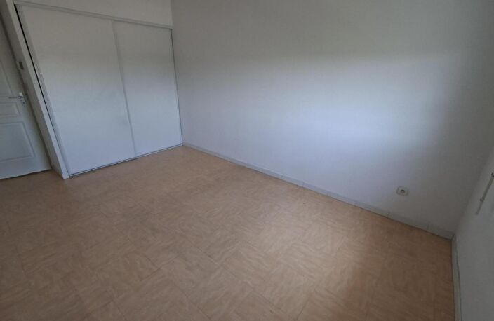 Appartement T2 lumineux avec balcon – Résidence sécurisée à deux pas des remparts — photo 5