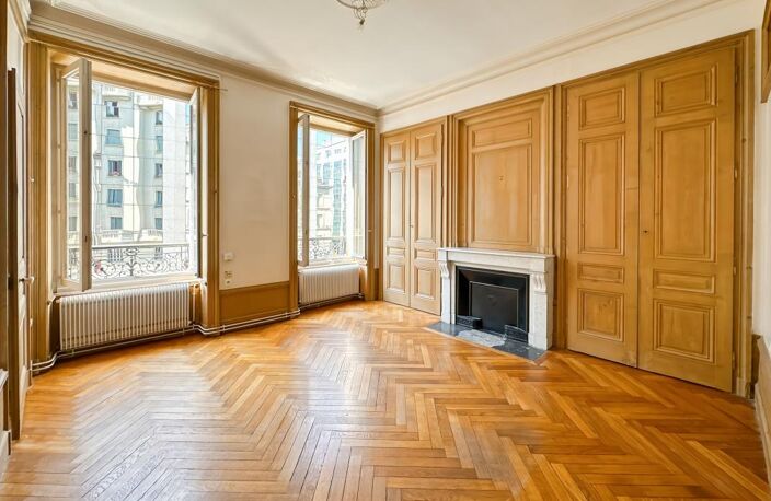 Appartement dans bel ancien 3ème Préfecture 72 m² À Vendre — photo 2