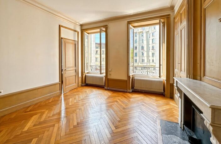 Appartement dans bel ancien 3ème Préfecture 72 m² À Vendre — photo 3