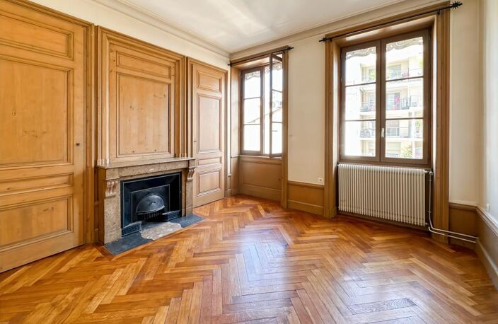 Appartement dans bel ancien 3ème Préfecture 72 m² À Vendre — photo 4