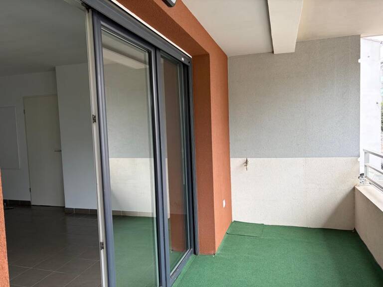 TYPE 2 BALCON ASCENSEUR ET PARKING EN SOUS SOL QUARTIER PORTE MARINE — photo 1