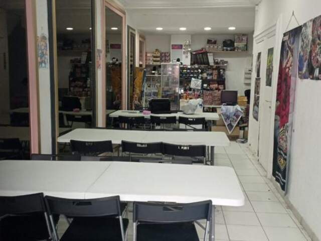 Local Commercial À Louer 27.65 m2 -cave 29.70 m2 — photo du bien