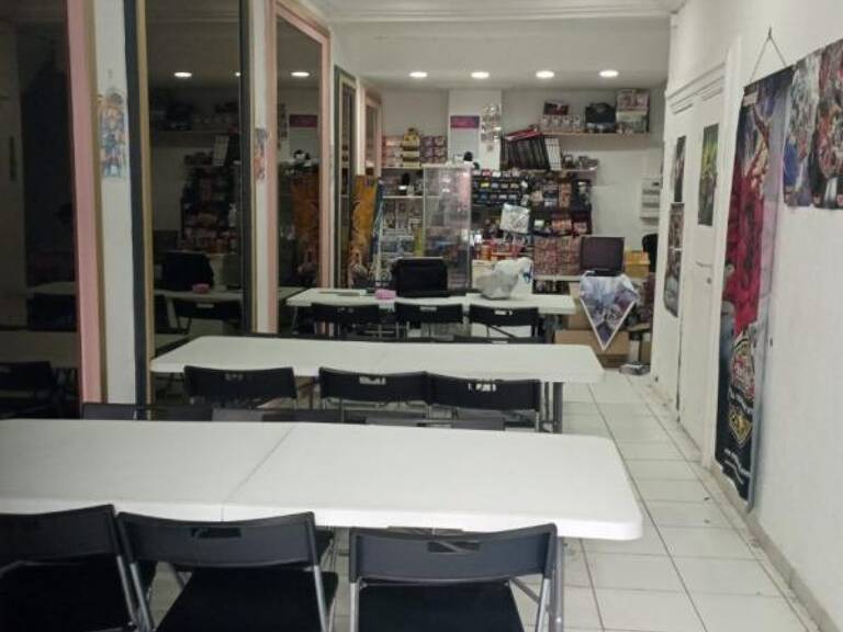 Local Commercial À Louer 27.65 m2 -cave 29.70 m2 — photo 1