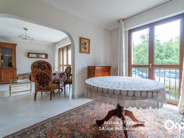 Appartement À Vendre — photo du bien