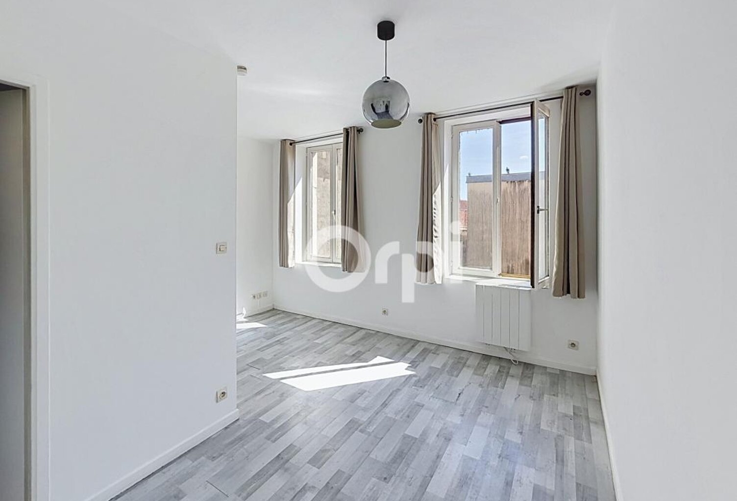 Appartement À Louer — photo 1