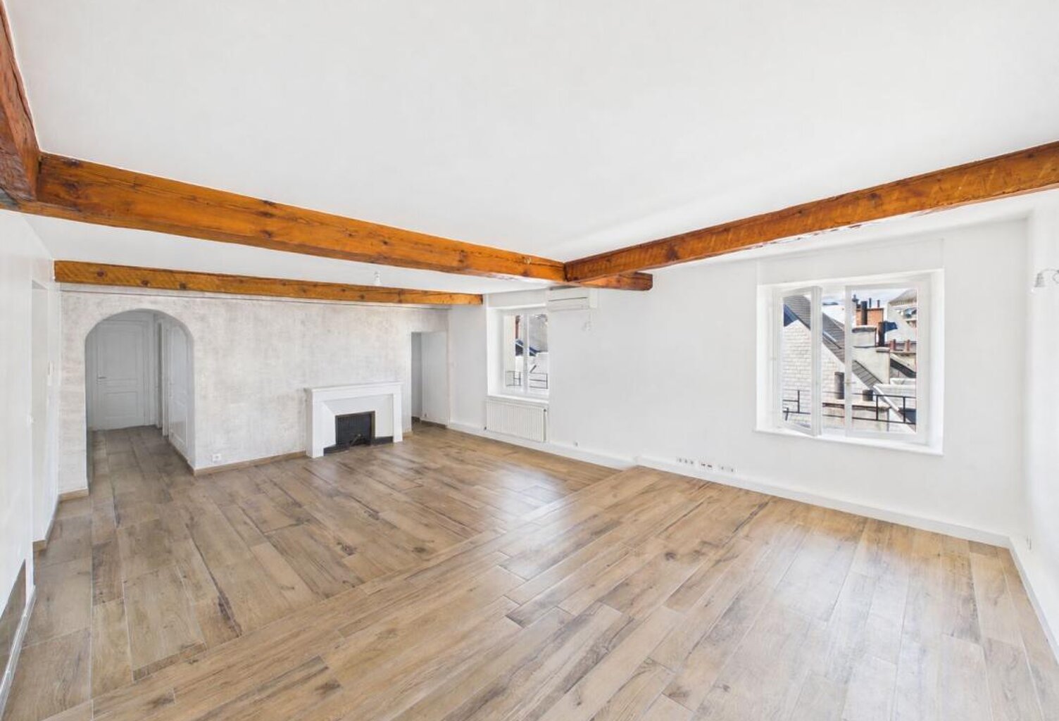 CHAMBÉRY HISTORIQUE - T4 de 109.22m² en dernier étage avec cave et greniers — photo 1
