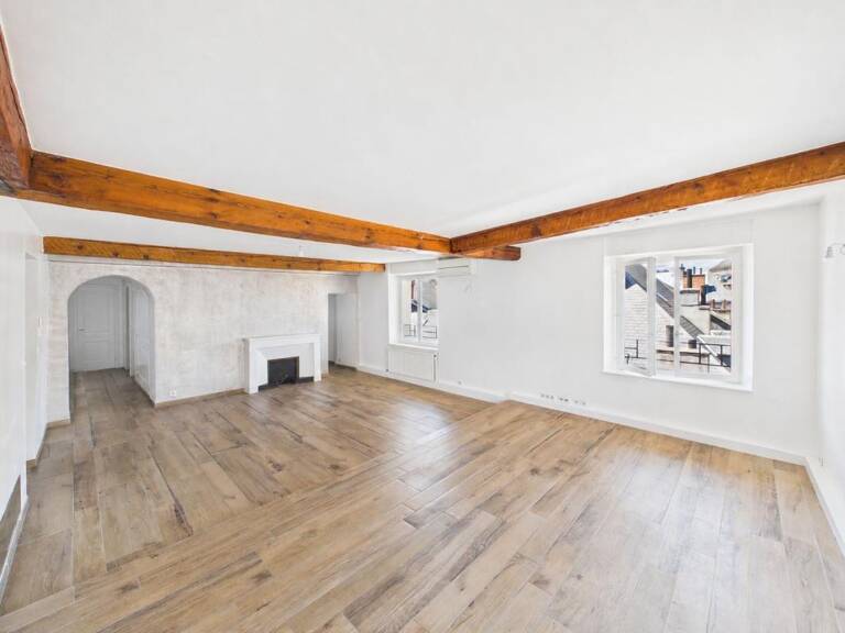 CHAMBÉRY HISTORIQUE - T4 de 109.22m² en dernier étage avec cave et greniers — photo 1